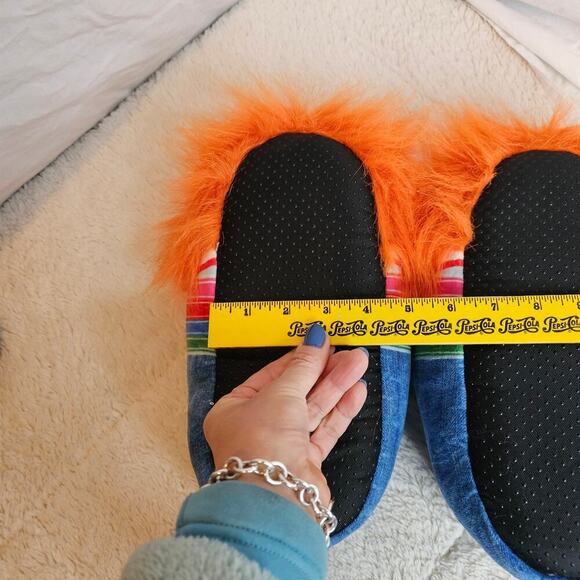Chucky Plush SzSm warm unique slipon slippers. Rare find. Scary. Fun. Cabin. - Picture 9 of 10